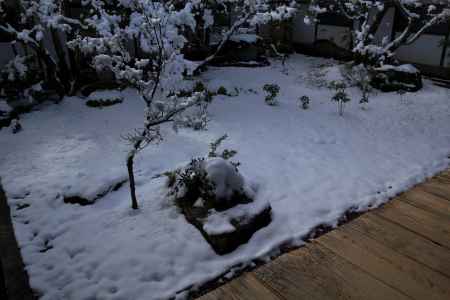 雪景色の仁和寺34