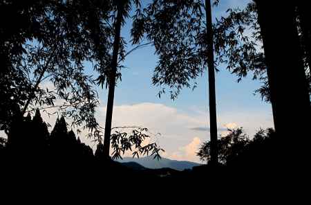 嵯峨野から比叡を臨む