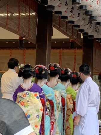 舞妓さんの整列