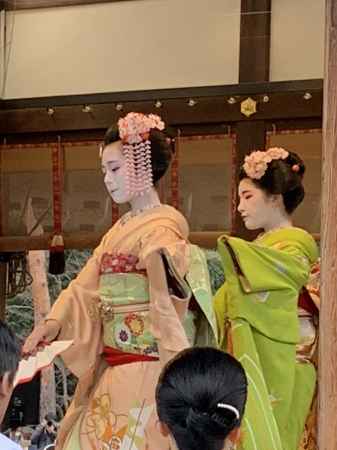 舞妓さんの舞姿