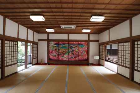 はねず色の襖絵