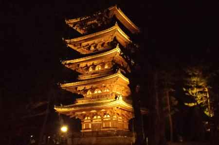 五重塔輝くライトアップ