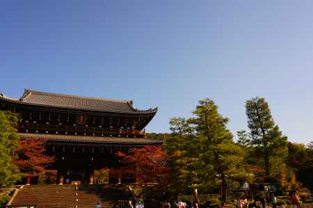 初秋の知恩院　秋晴れによく映える三門