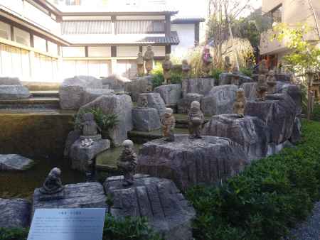 六角堂の十六羅漢像