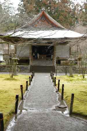 宿雪の往生極楽院