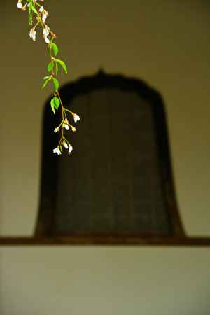 ふすまのうちの我もはづかし