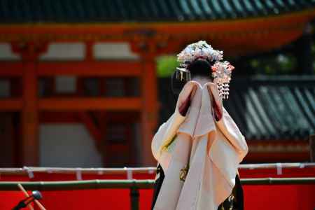 月はおぼろに東山