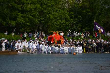 対岸へ　ホイっと！ホイっと！