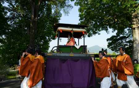 斎王代様　加茂街道