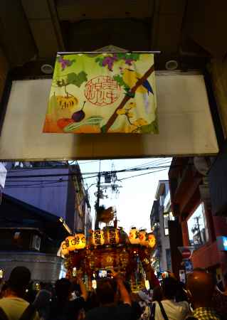 提灯に灯が燈る