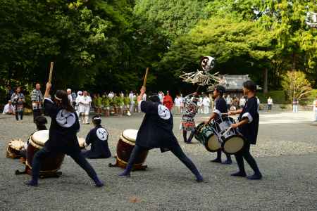 ドンドン　グルグル