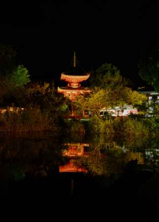 観月の夕べの心経宝塔