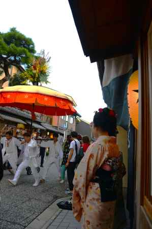 花傘と舞妓さん