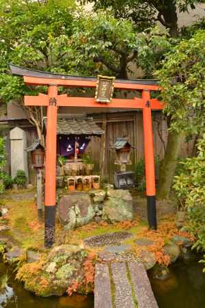 八臂辨財天 （はっぴべんざいてん）さま