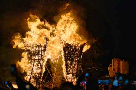 清凉寺お松明式