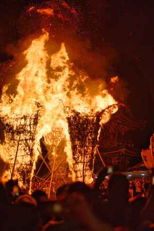 清凉寺お松明式
