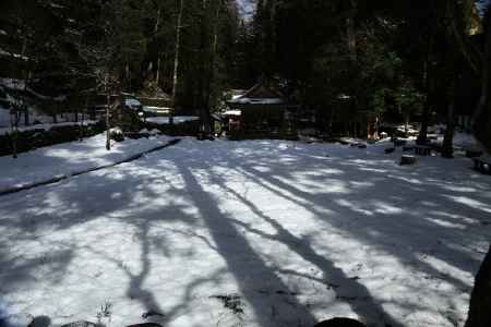 貴船神社の雪と光り