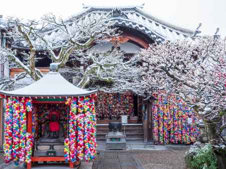 雪積もる八坂庚申堂