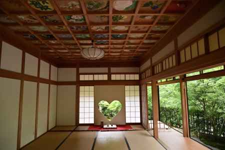 正寿院の猪目窓