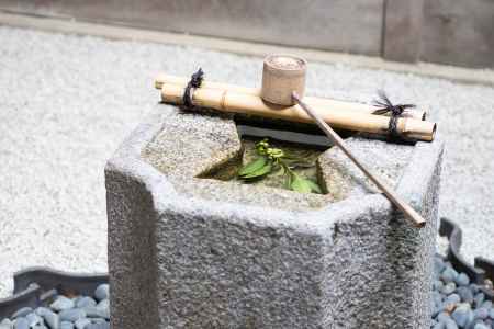 旧三井家下鴨別邸　主屋　手水鉢