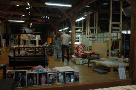 西陣　染・四君子工房店内