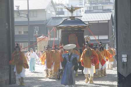 時代祭　京都御苑に入ってくる鳳輦