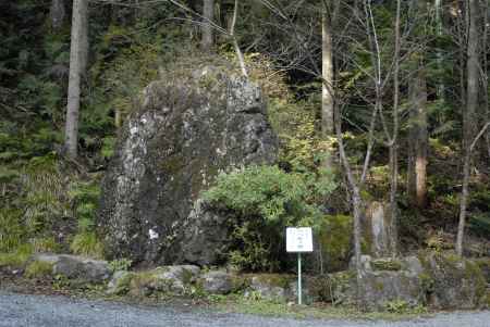 貴船神社　つつみヶ岩