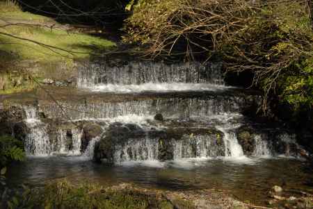 貴船神社　石積みの滝