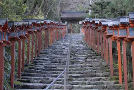 灯篭に囲まれて