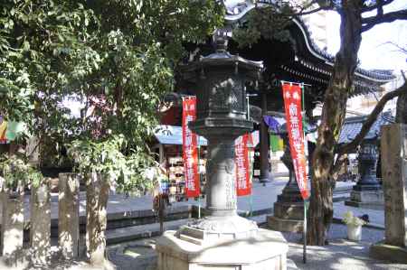 六角堂　境内の灯篭