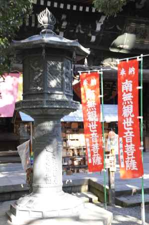 六角堂　石灯篭