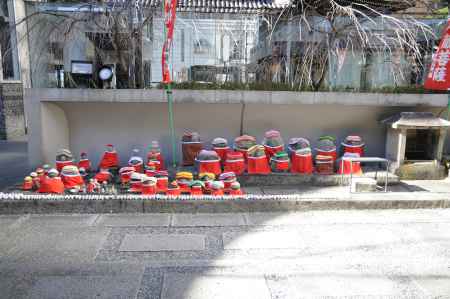 六角堂　色とりどりのお地蔵さん