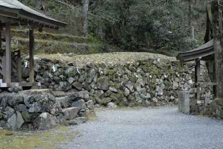 貴船神社の船形石