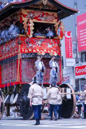 山鉾巡行　南観音山の音頭取と囃子方