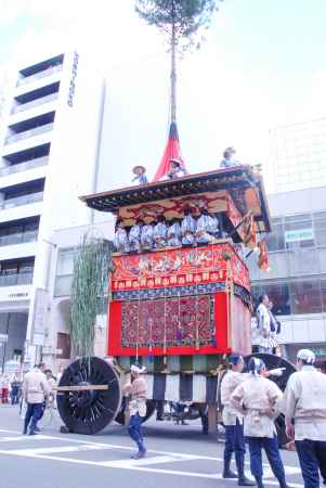 青空の下の南観音山