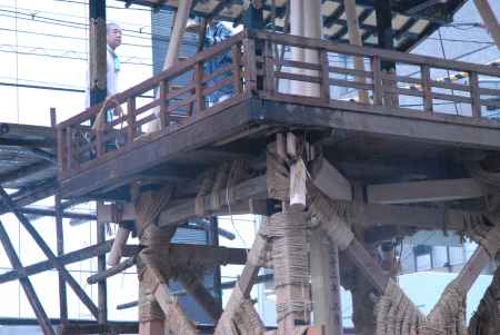 鶏鉾を支える縄がらみ