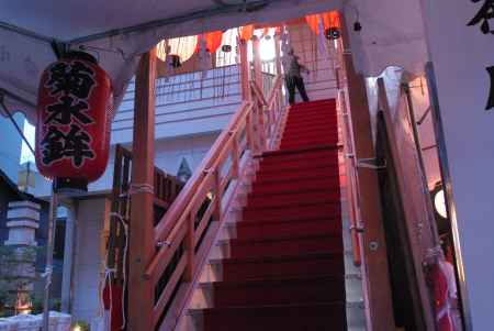 菊水鉾の会所に架かる階段