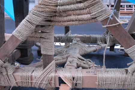 鶏鉾の縄がらみ3