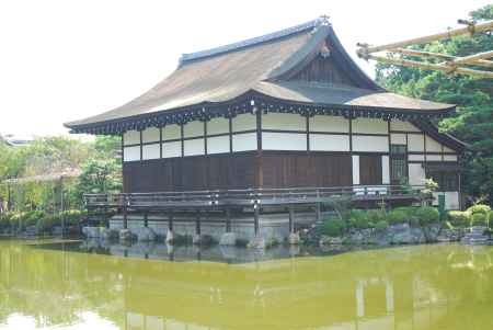 東神苑にある尚美館