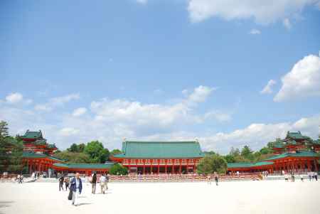 青空の平安神宮