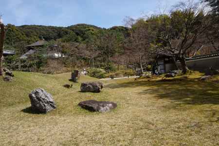 趣深い石の庭園