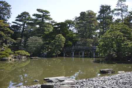 御池庭の欅橋