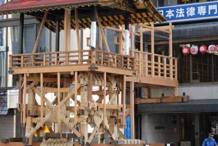 函谷鉾の鉾建て