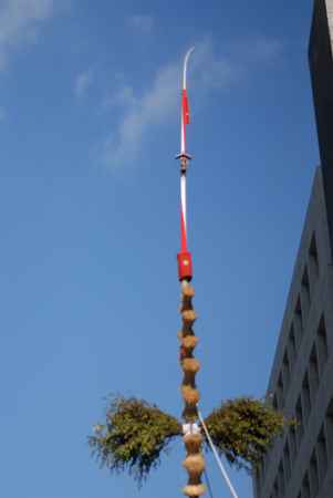 長刀鉾青空にそびえる長刀