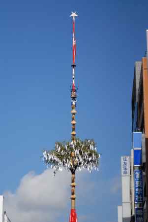 青空に映える函谷鉾の鉾頭