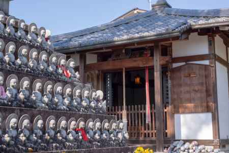 乙訓寺　堂と地蔵塔