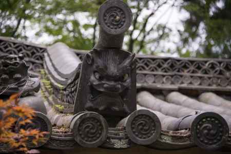 十輪寺　睨む屋根
