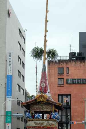 曳き初め　四条に出る鶏鉾
