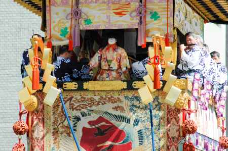 菊水鉾　稚児人形の眼差し