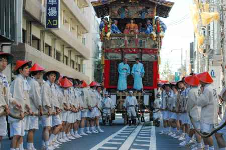 鶏鉾と曳き手の整列